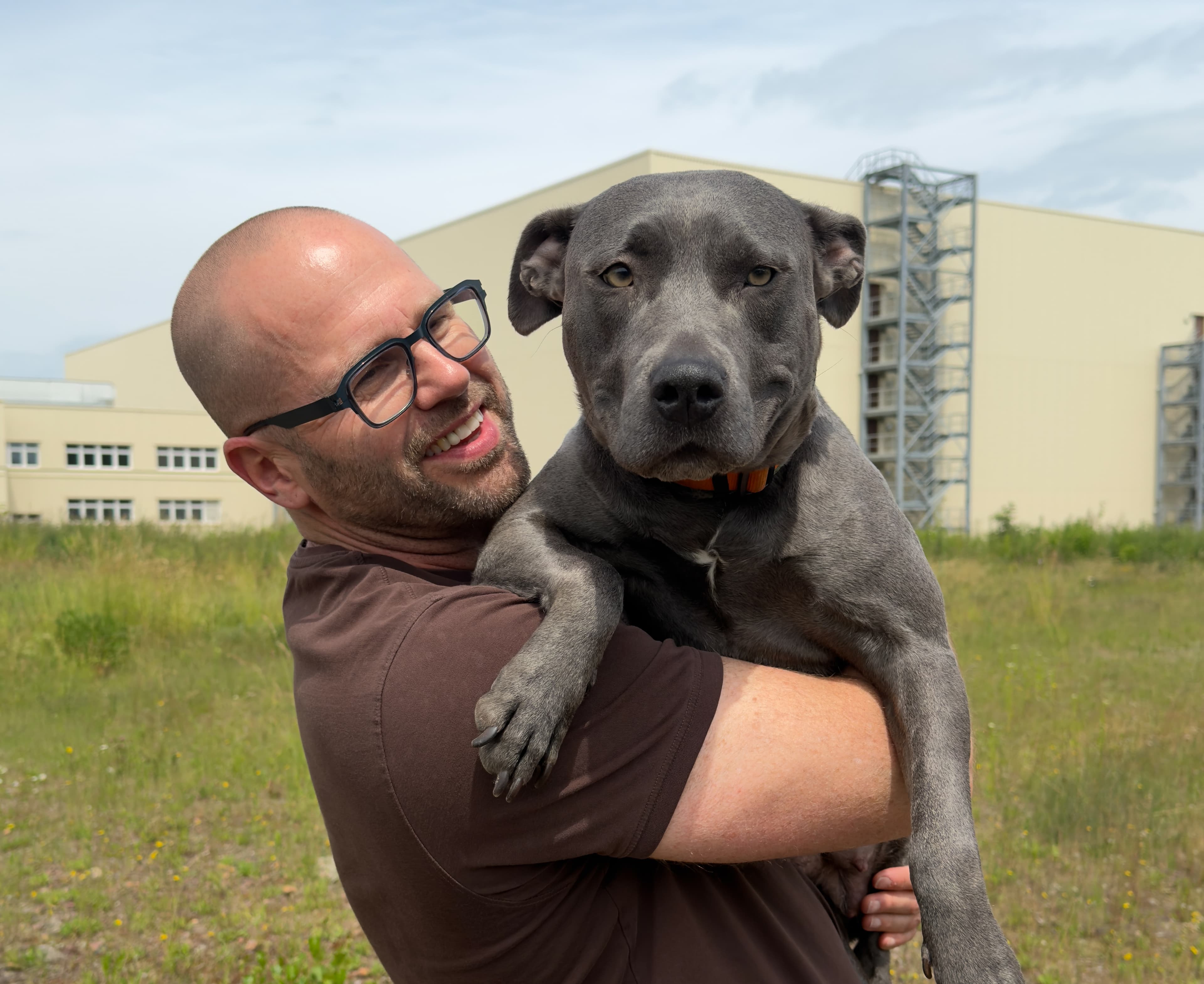 André mit Bürohund Lucy